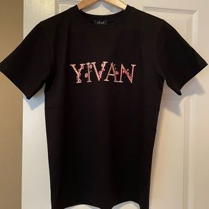 New! YIVAN Black round neck short sleeves Embroidered graphic on chest T-shirt